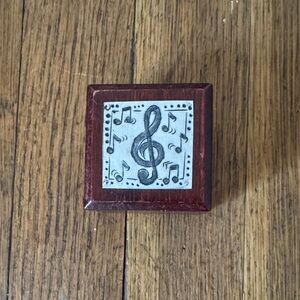 🎼 Tiny wooden trinket box with etched music note design on cover.
